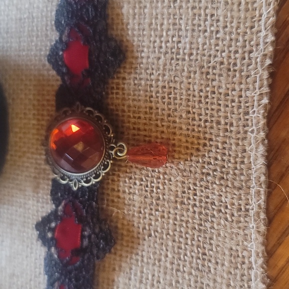 Choker - Picture 2 of 3
